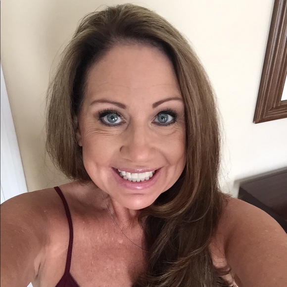 Meet your Posher, Julie - Picture 1 of 1